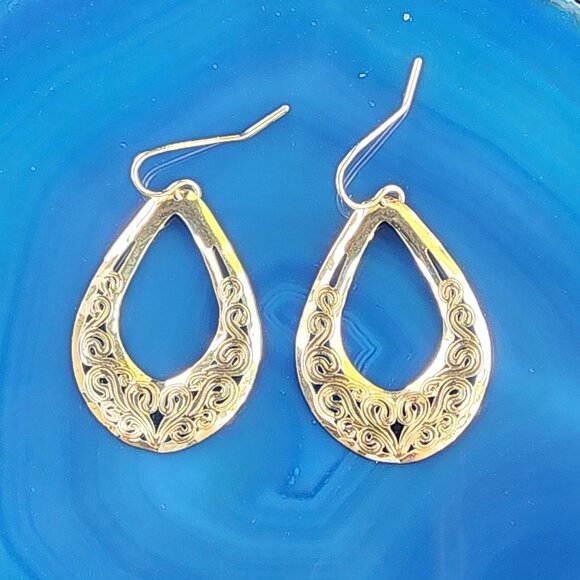 Vintage 14K Yellow Gold Cut-Out Teardrop Dangle Earrings - Picture 2 of 10
